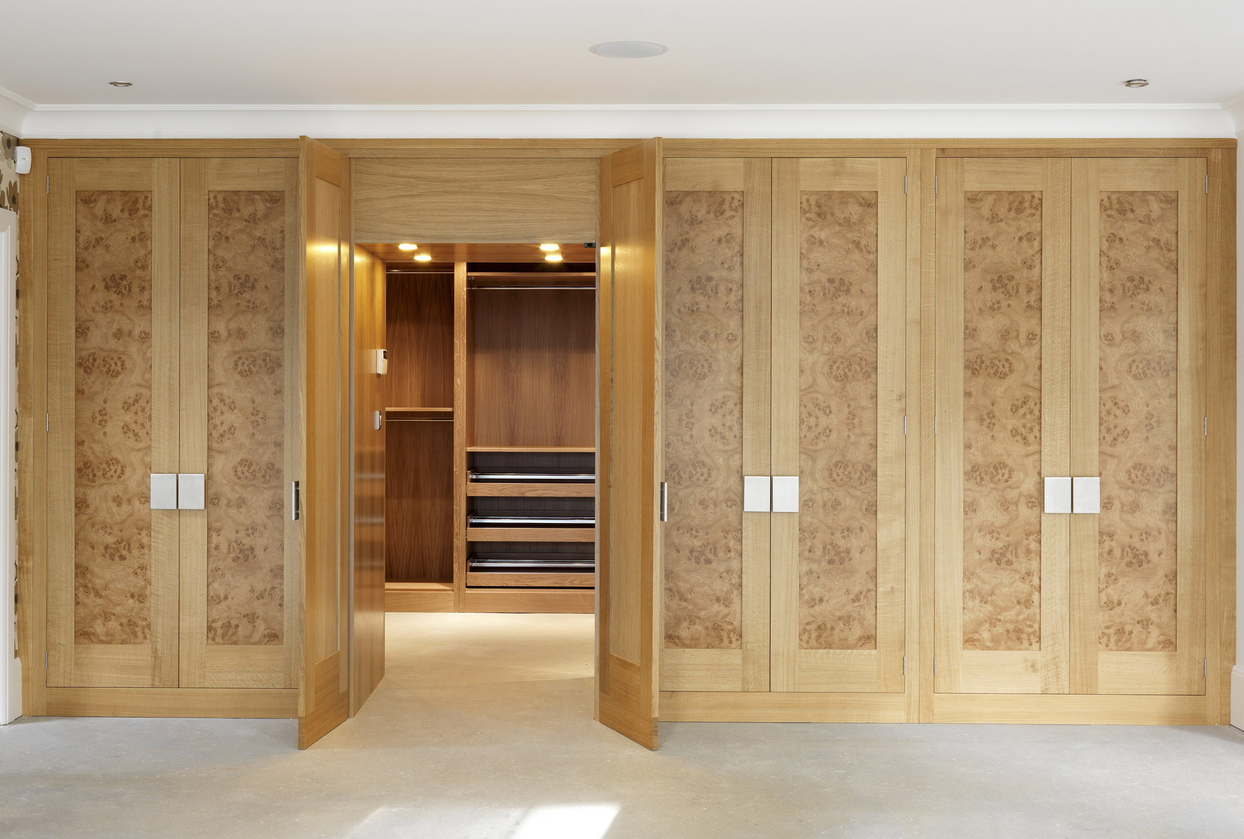 Chamber Furniture  Manufacturers of Walk in Closets